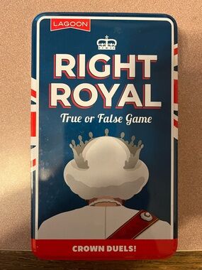 Right Royal True or False Game – Navy Blue Tin